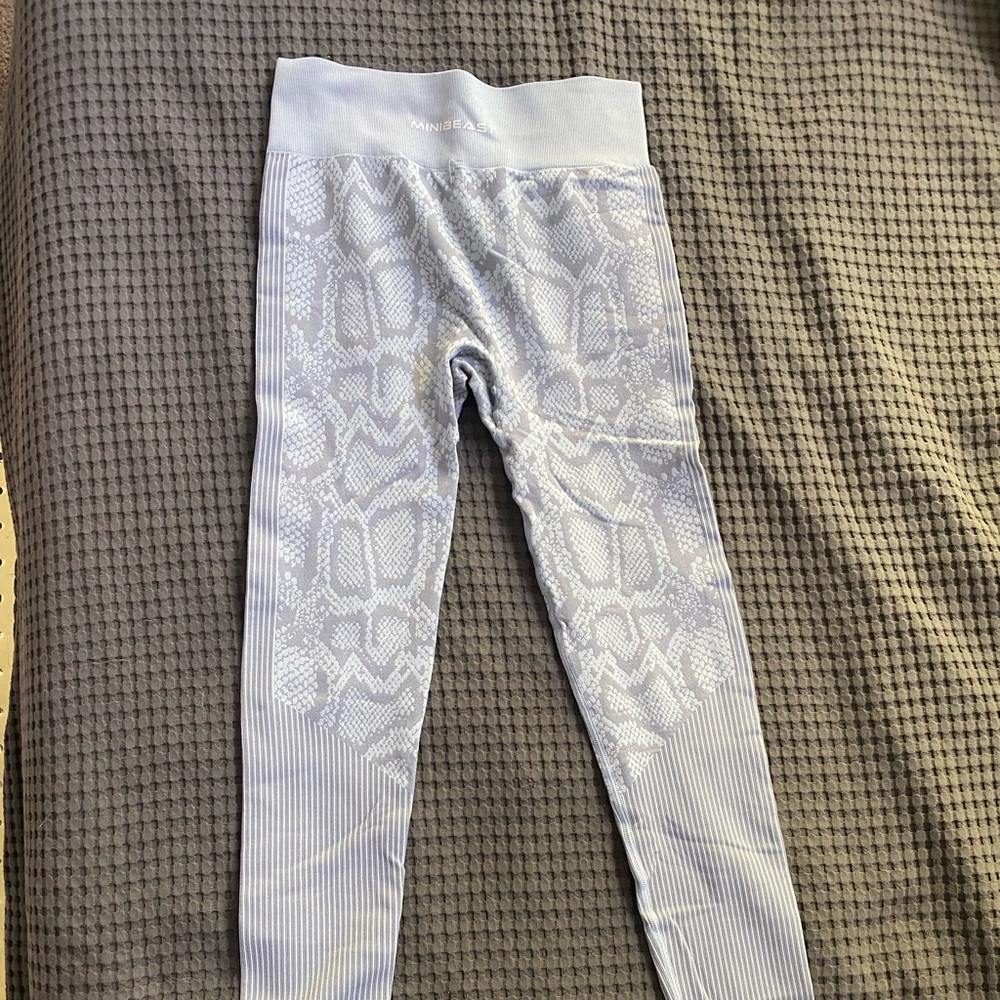 Gray Patterned Leggings - image 1